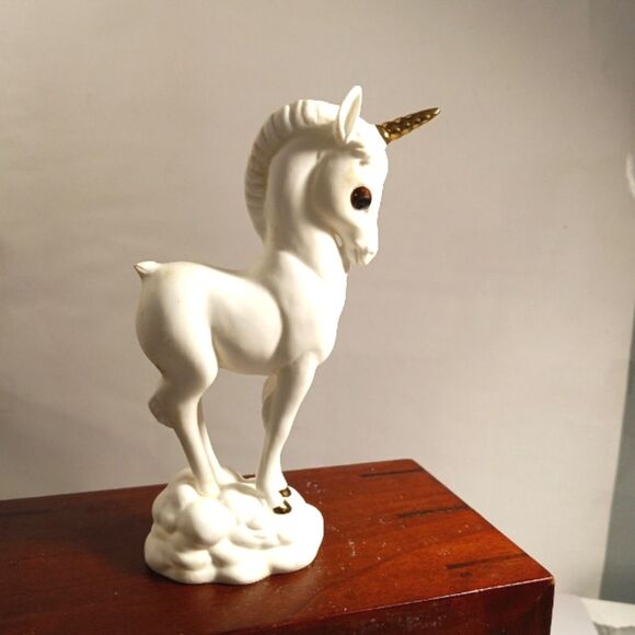 Designer Freeman for GG George Fine Bone China Unicorn. - Picture 4 of 5